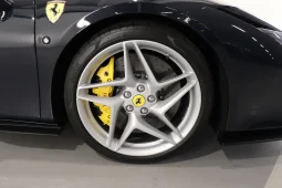 Ferrari F8 Spider pieno