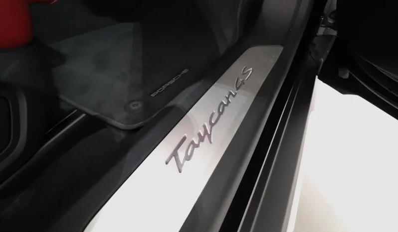 Porsche Taycan Cross Turismo 4S pieno