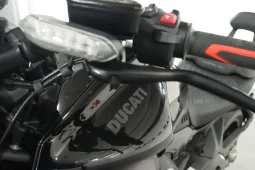 Ducati Diavel V4 pieno